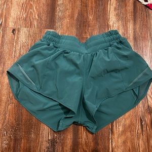 Lululemon Hotty Hot 2.5 Low rise short